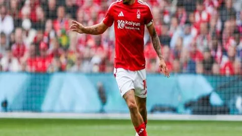 马来西亚羽毛球公开赛遇场馆漏水暂停赛事